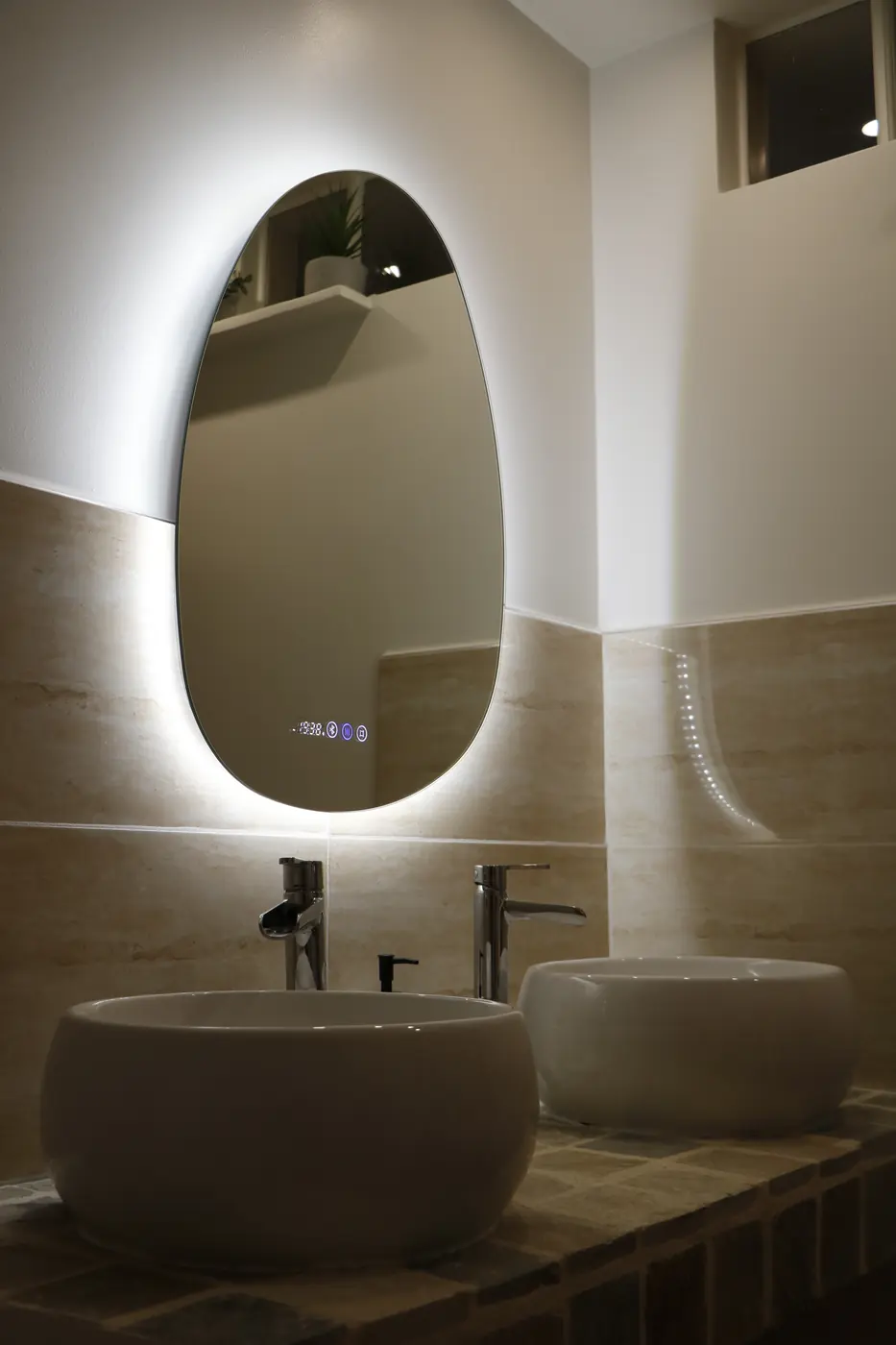 Double vasque et miroir lumineux