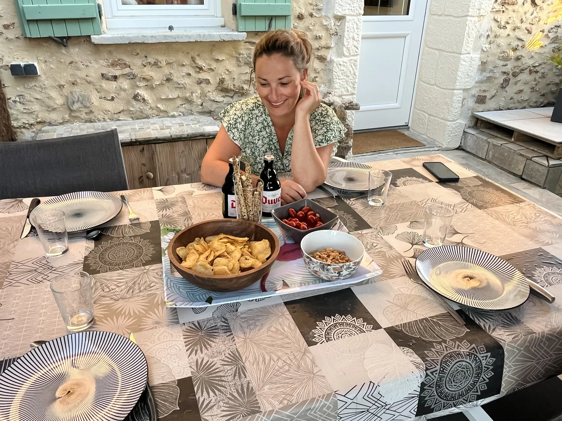 Lunch with friends on the terrace, in front of the stone façade
